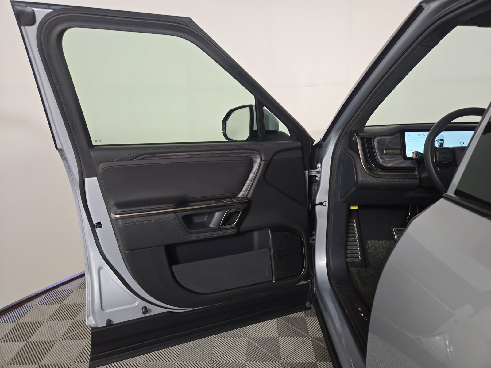 Used 2022 Rivian R1T Adventure AWD/4WD image 16