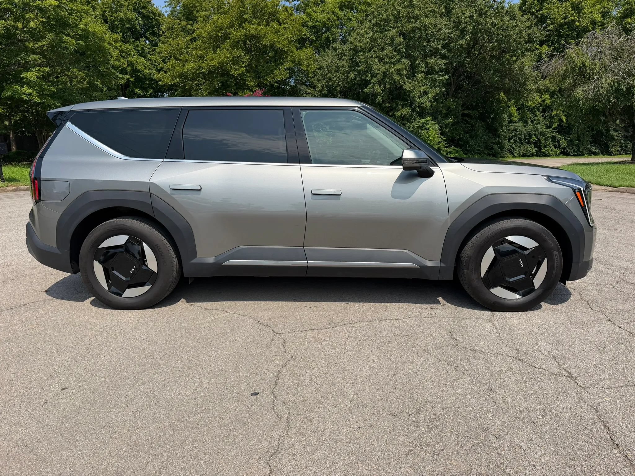 Used 2024 Kia EV9 Light Long Range RWD image 5