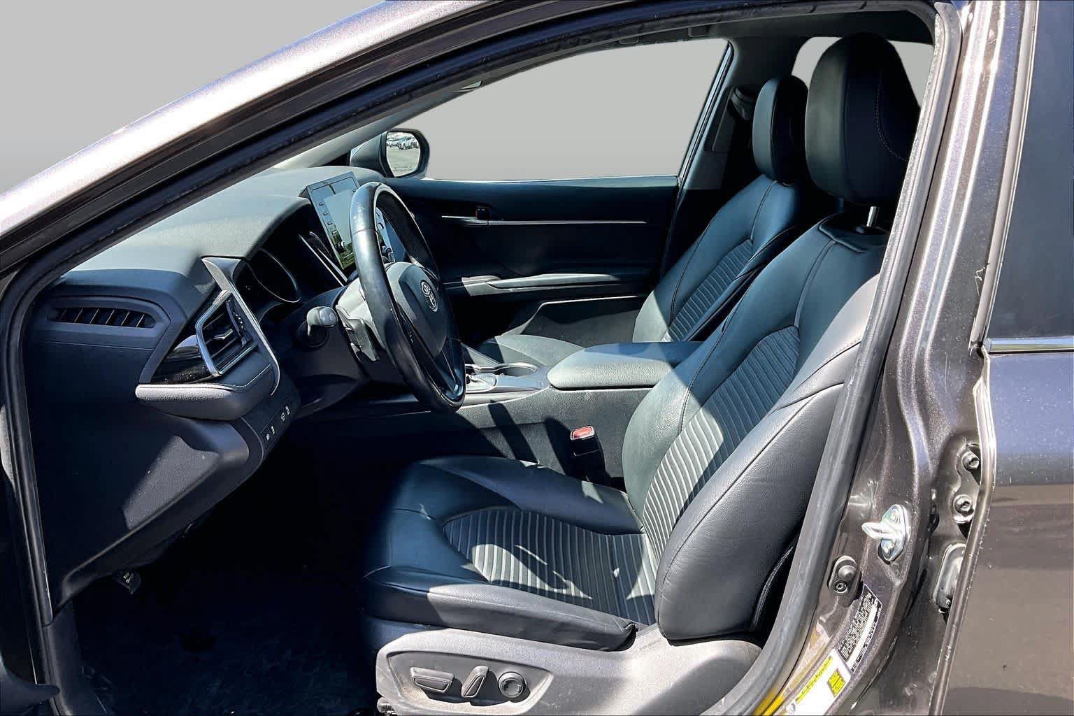 Used 2021 Toyota Camry SE FWD image 7