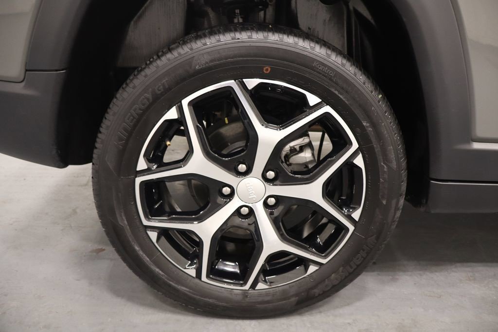 Used 2024 Jeep Compass Latitude AWD/4WD image 29