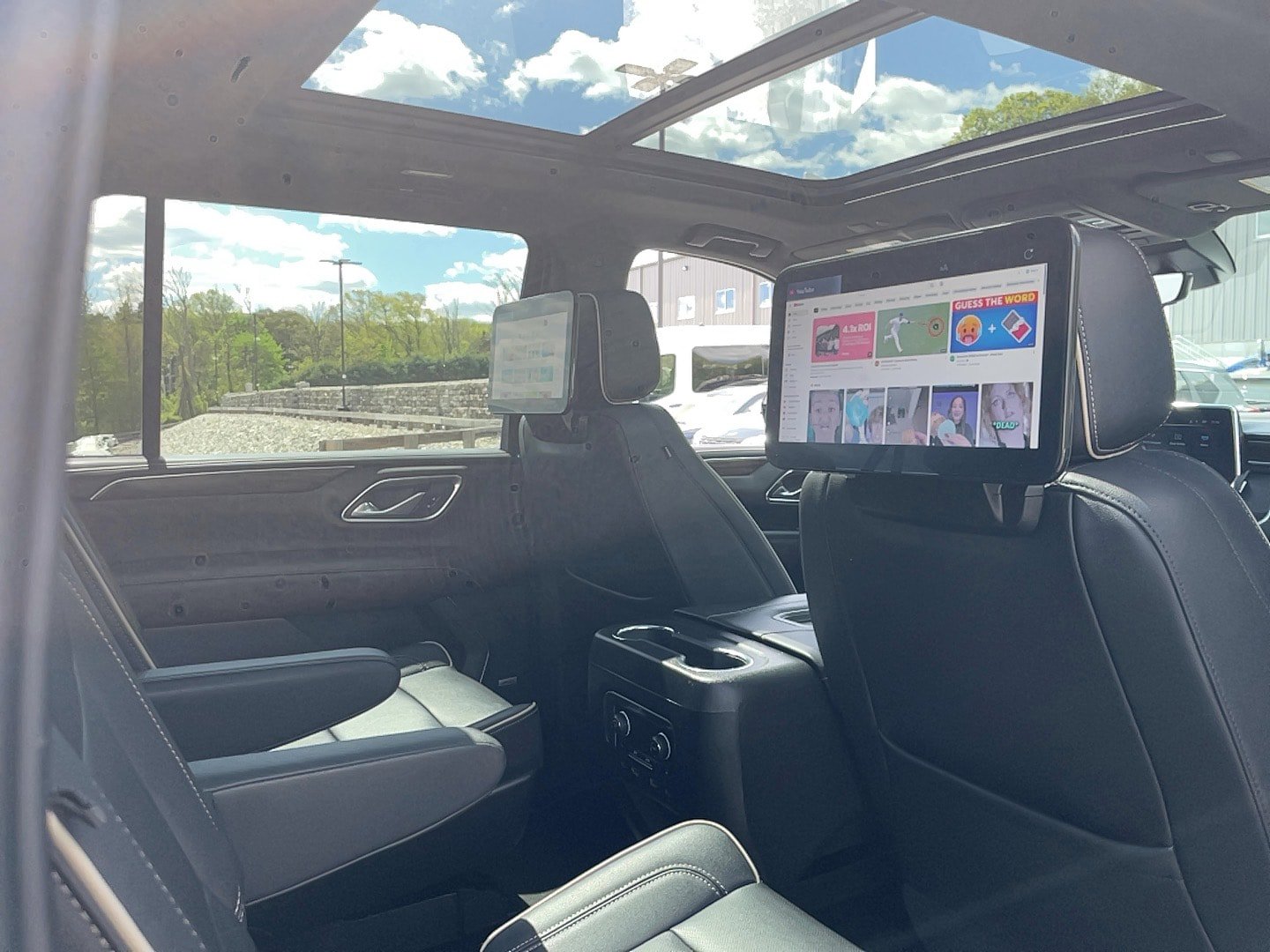 Used 2023 Chevrolet Suburban Premier w/ Advanced Technology Package AWD/4WD image 20