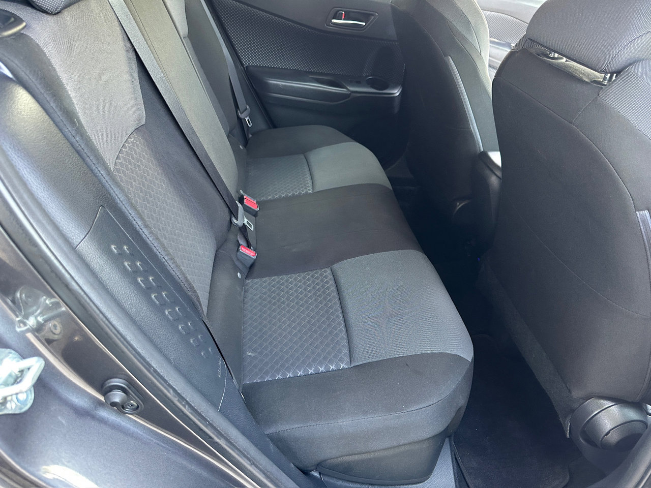 Used 2021 Toyota C-HR LE image 23