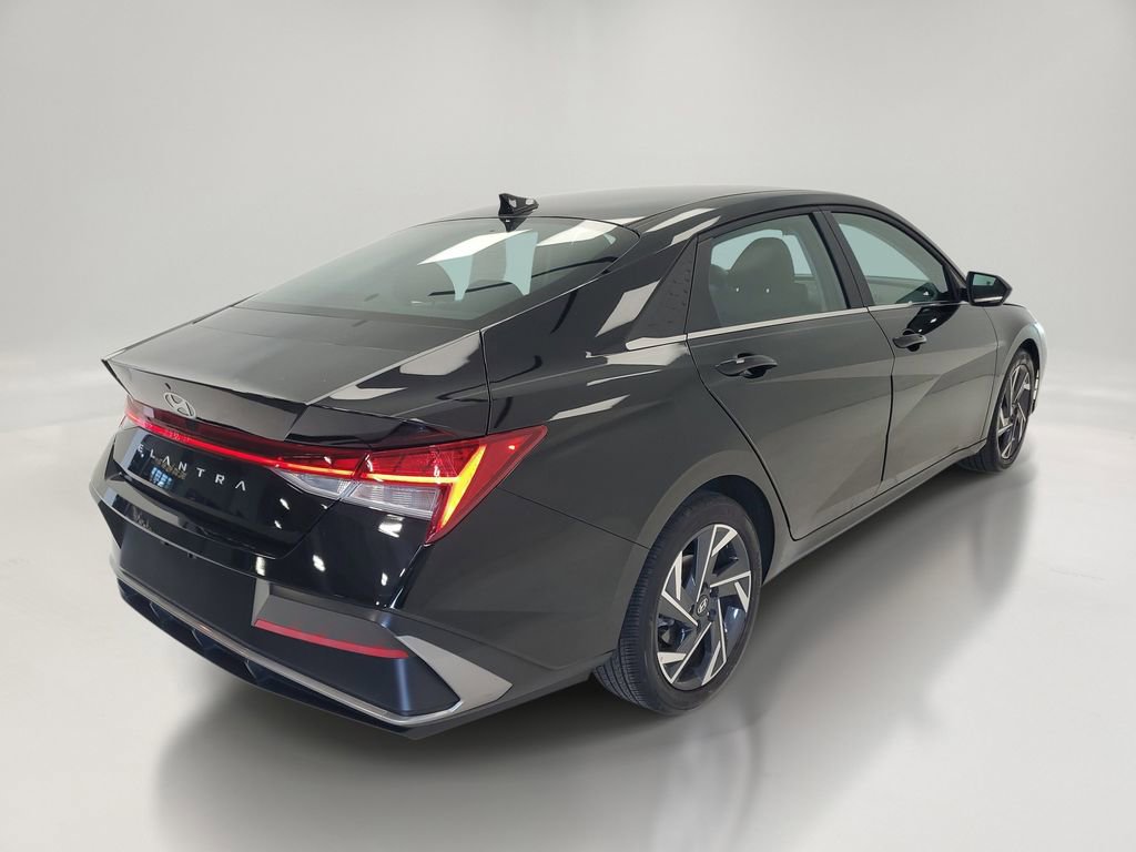 Used 2024 Hyundai Elantra SEL w/ Convenience Package FWD image 6