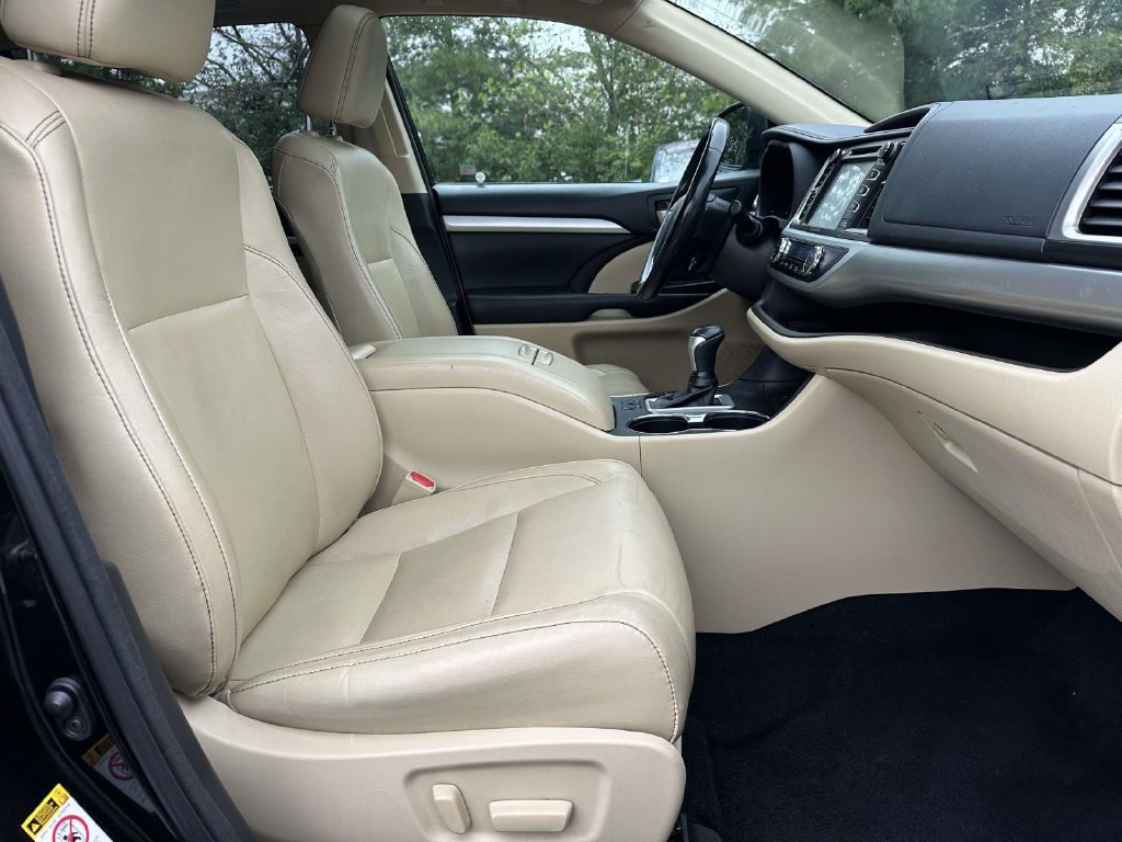 Used 2018 Toyota Highlander XLE w/ Protection Package #3 AWD/4WD image 7