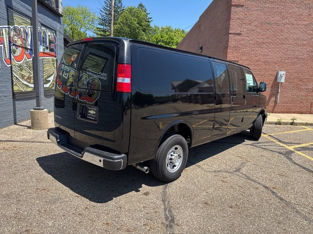 New 2026 Chevrolet Express 2500 Extended w/ Communications Package RWD image 4