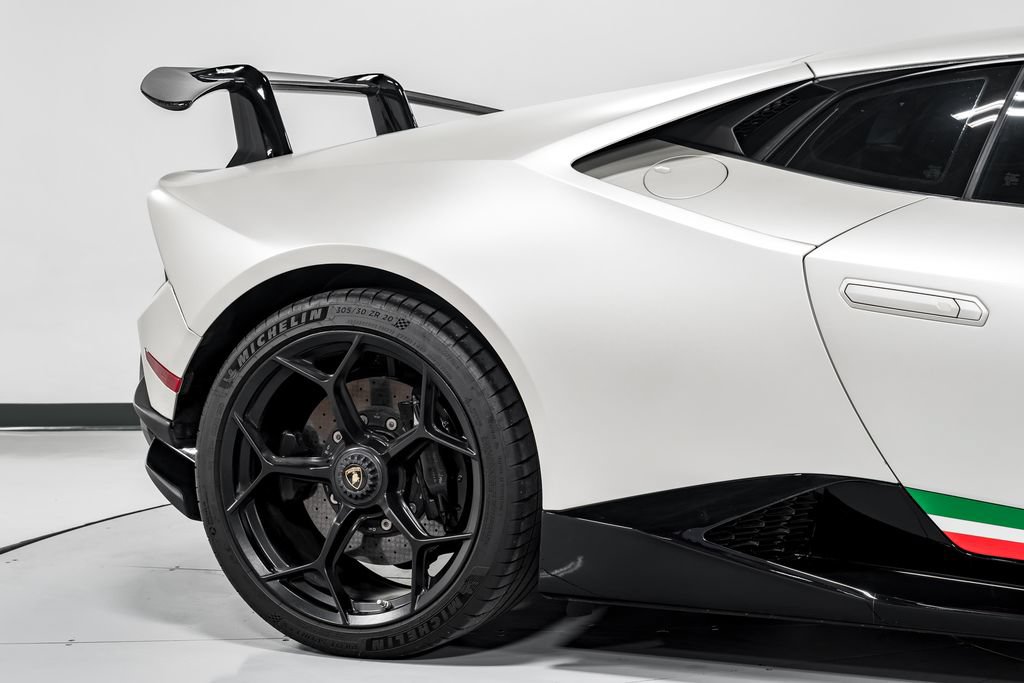 Used 2018 Lamborghini Huracan Performante AWD/4WD image 46