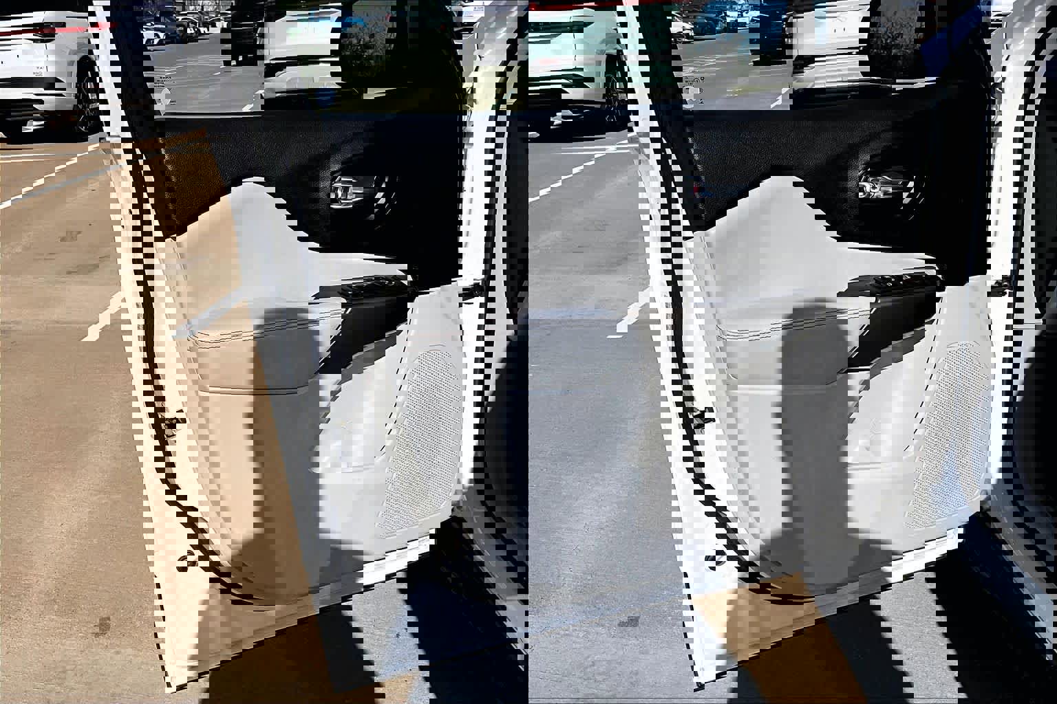 Used 2021 Jeep Cherokee Latitude Lux w/ Mopar Interior Package image 21