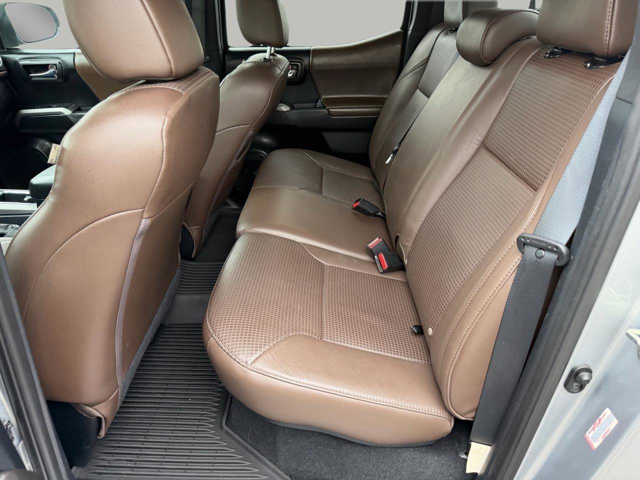 Used 2017 Toyota Tacoma Limited w/ Tow Package image 22