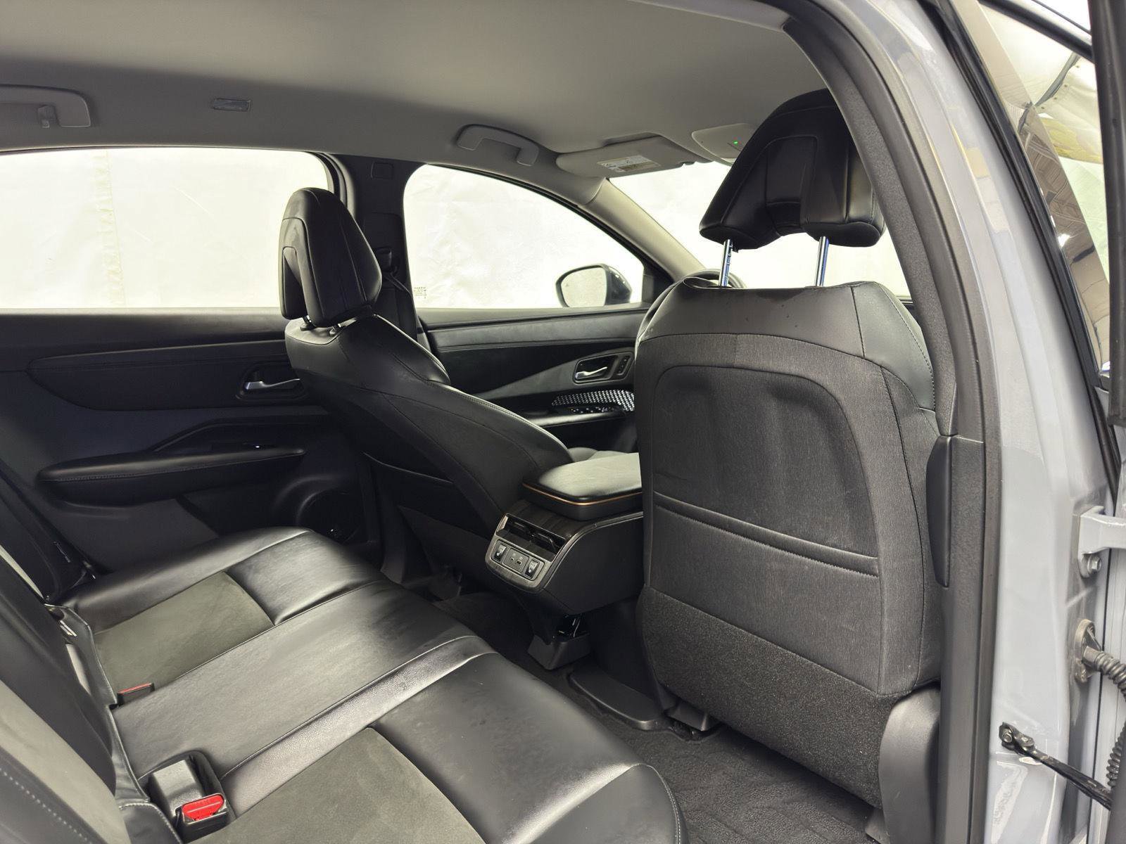 Used 2024 Nissan Ariya AWD image 34