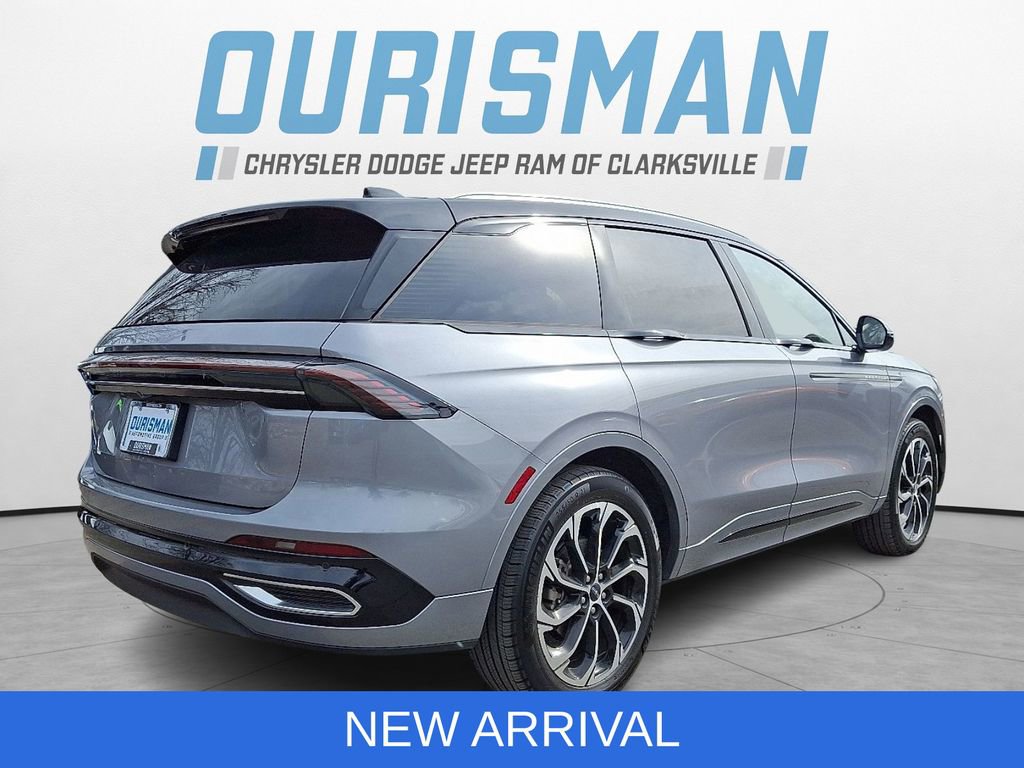 Used 2025 Lincoln Nautilus Reserve image 6