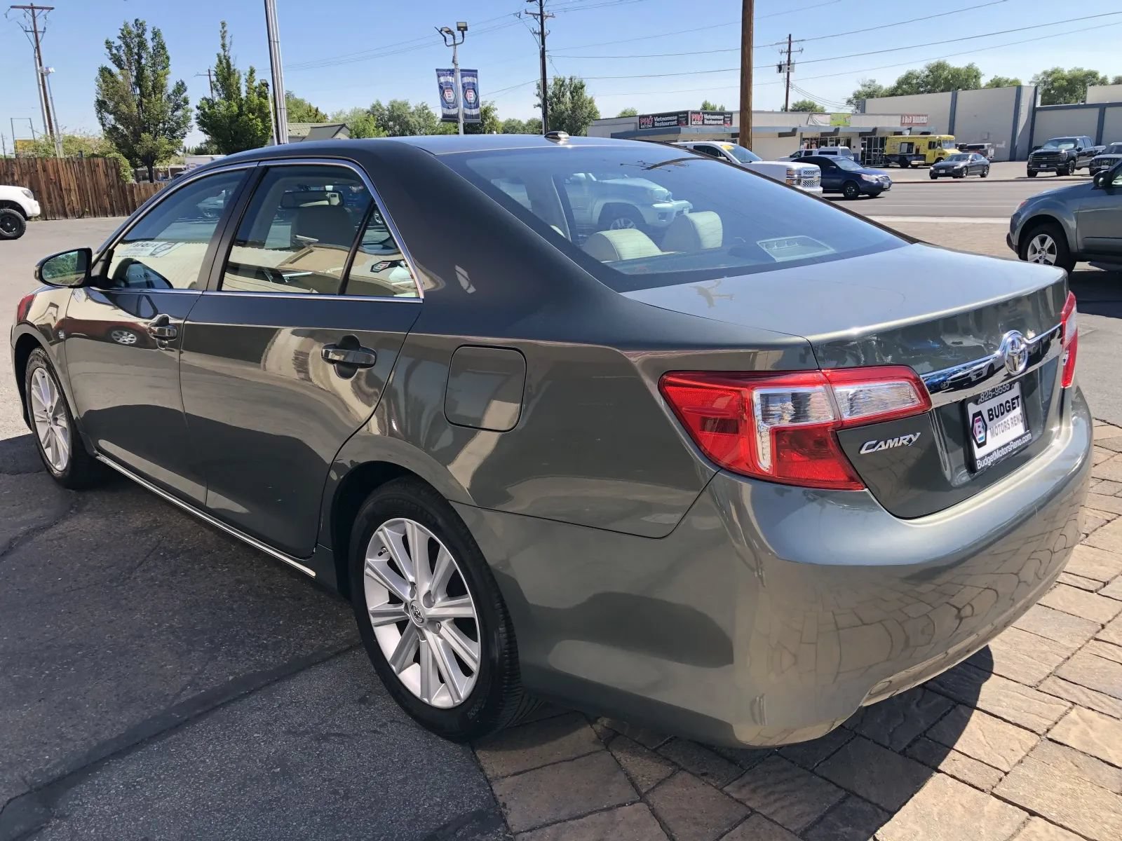 Used 2013 Toyota Camry XLE w/ Leather Pkg FWD image 4