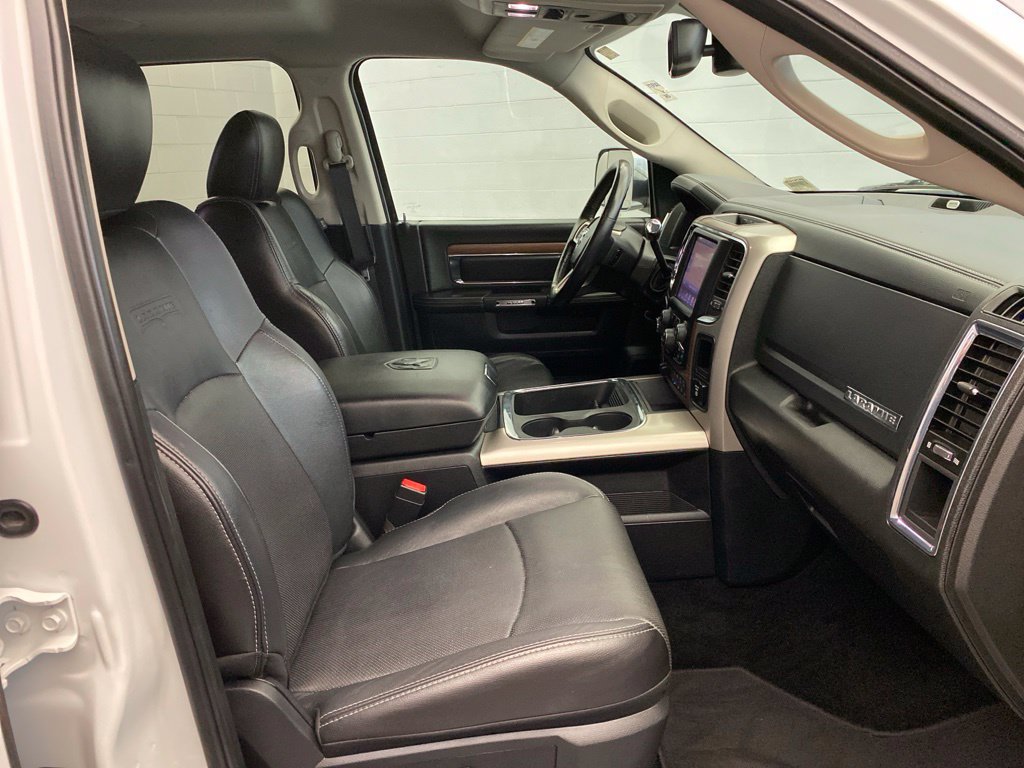 Used 2016 RAM 3500 Laramie w/ Convenience Group AWD/4WD image 17