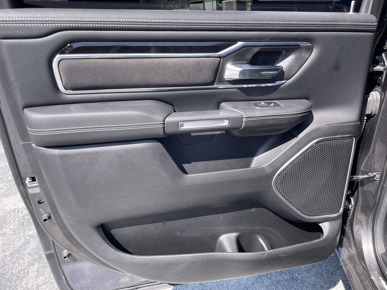 Used 2022 RAM 1500 Laramie w/ Sport Appearance Package AWD/4WD image 18