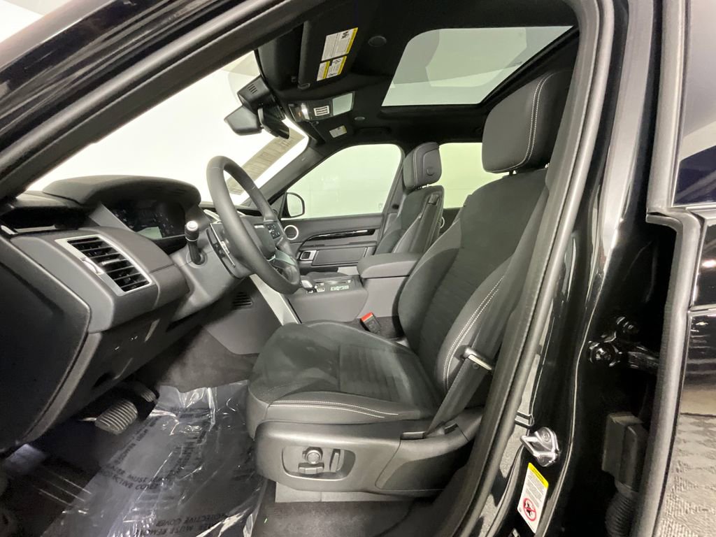 Certified 2025 Land Rover Discovery S image 16