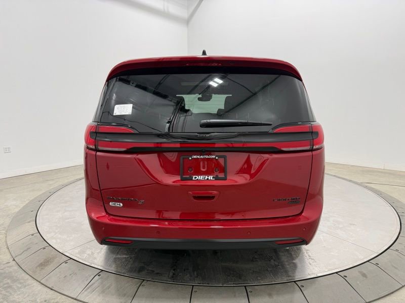 New 2026 Chrysler Pacifica Limited image 6