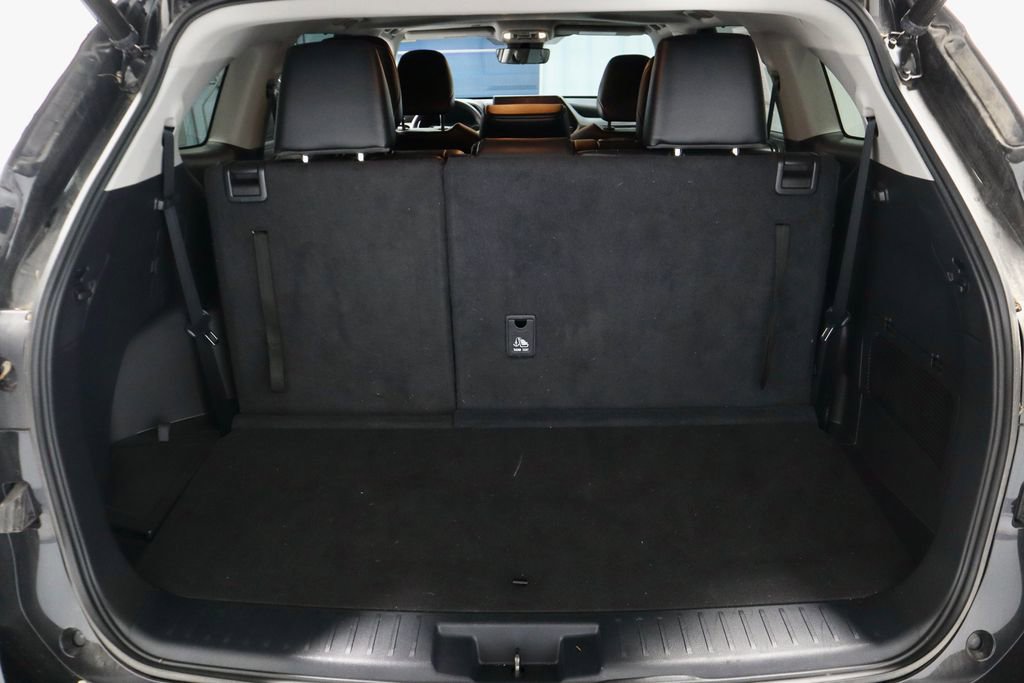 Used 2023 Toyota Highlander XLE AWD/4WD image 14