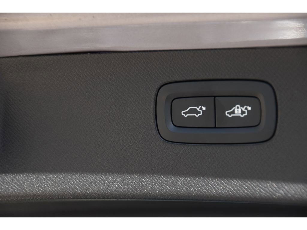 Certified 2026 Volvo XC90 B5 Plus image 27