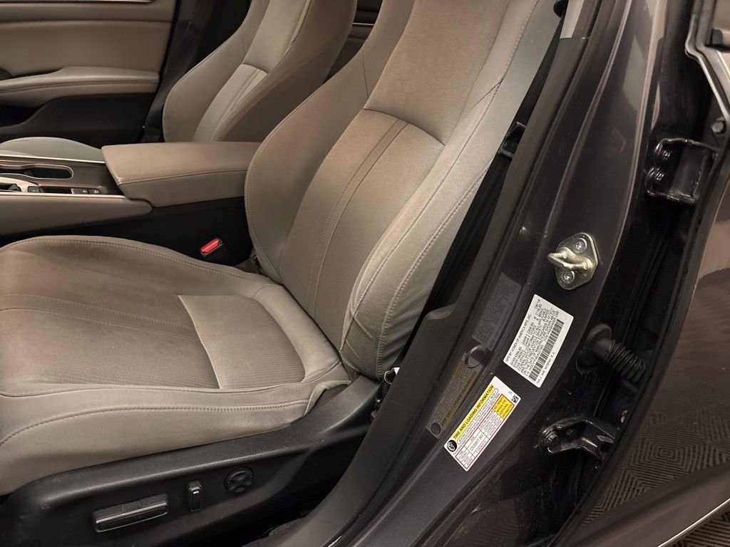 Used 2018 Honda Accord EX image 12