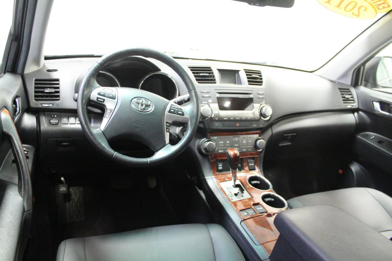 Used 2011 Toyota Highlander Limited w/ Tow Pkg AWD/4WD image 7