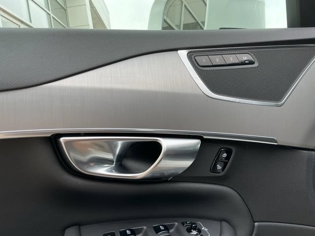 Certified 2025 Volvo XC90 B5 Core AWD/4WD image 24