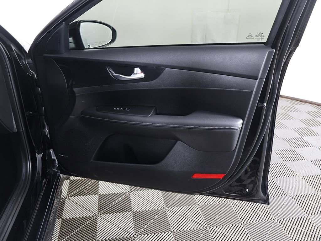 Used 2023 Kia Forte GT-Line w/ GT-Line Premium Package image 24