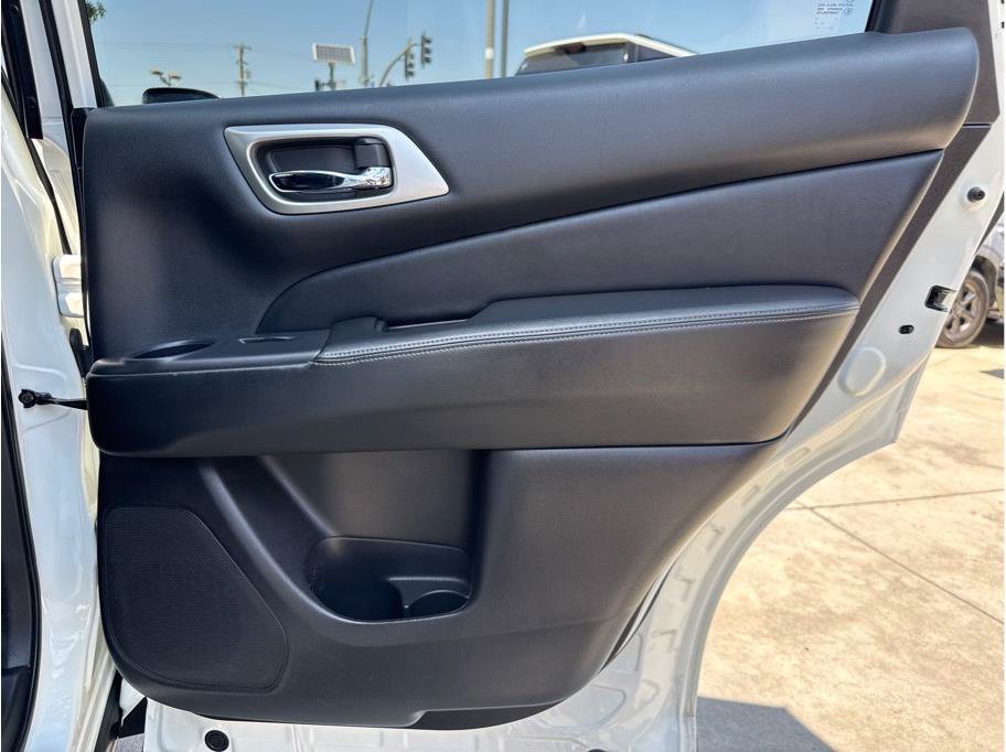 Used 2020 Nissan Pathfinder SL FWD image 26