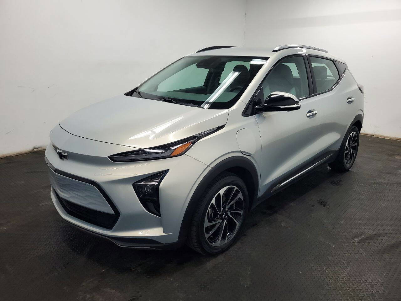 Used 2023 Chevrolet Bolt EUV Premier FWD image 1