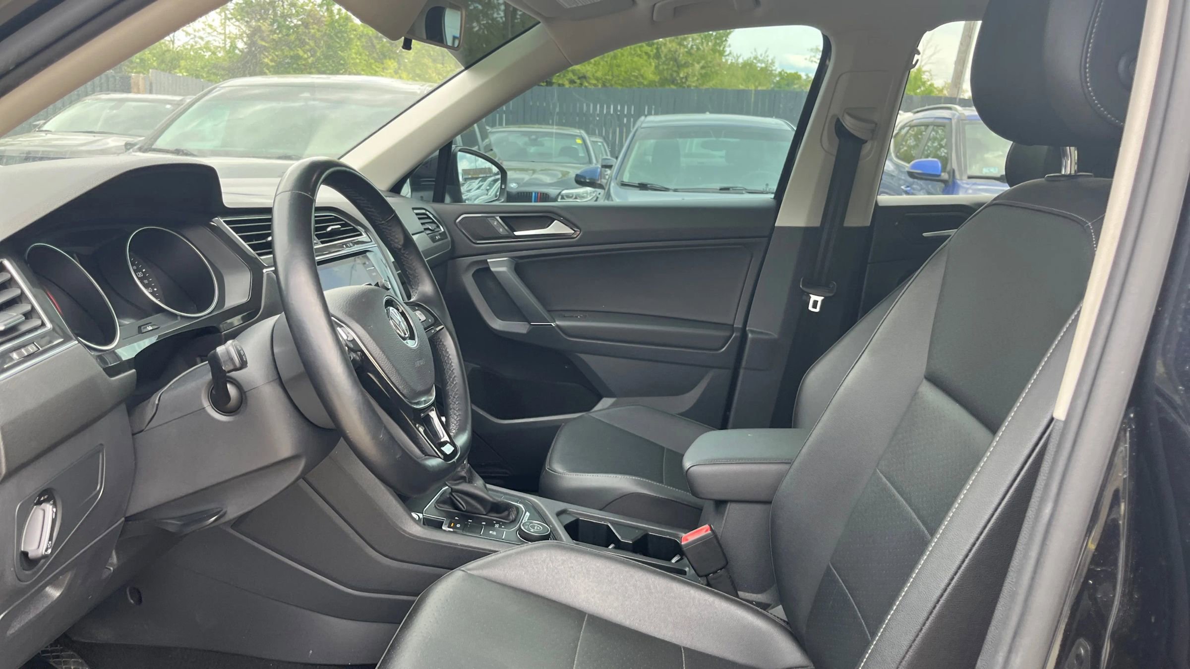 Used 2018 Volkswagen Tiguan SE w/ Panoramic Sunroof Package AWD/4WD image 9