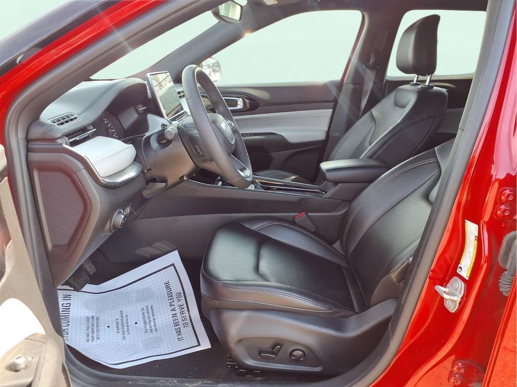 Used 2024 Jeep Compass Limited image 16