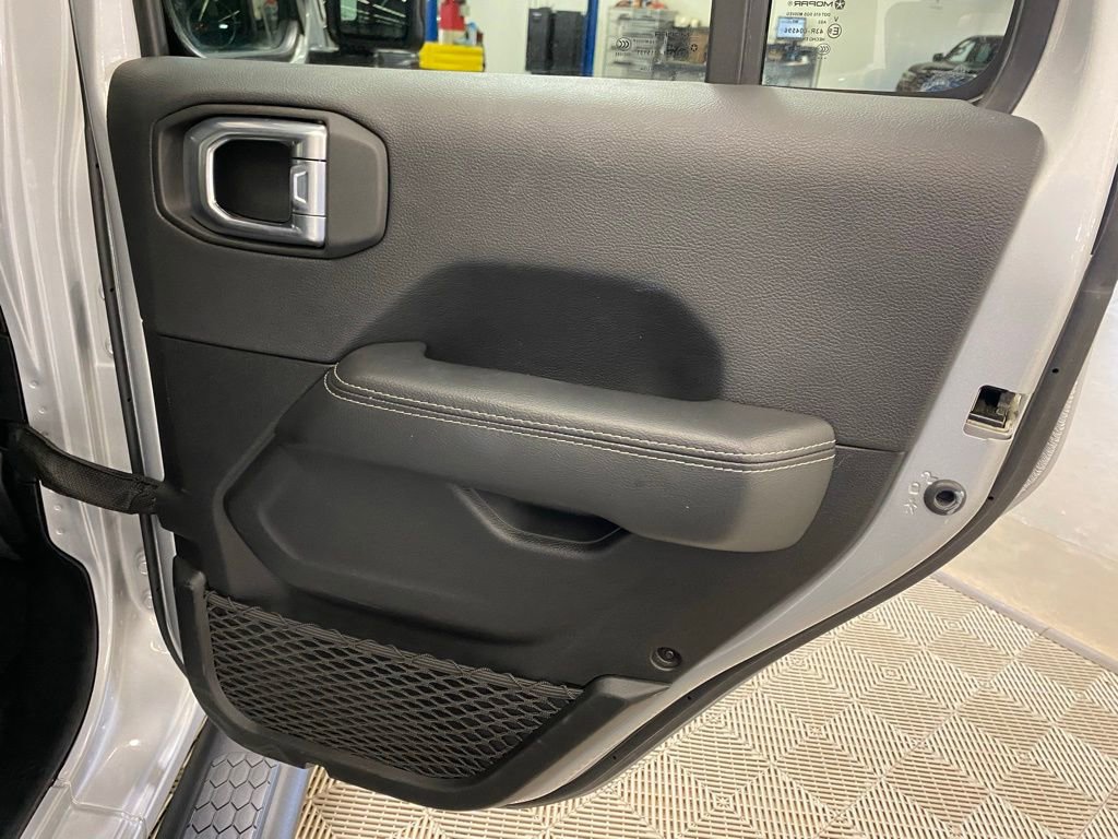 Used 2023 Jeep Wrangler Unlimited Sahara image 14