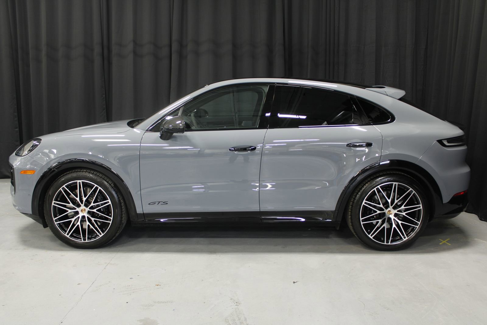 Certified 2025 Porsche Cayenne GTS AWD/4WD image 2