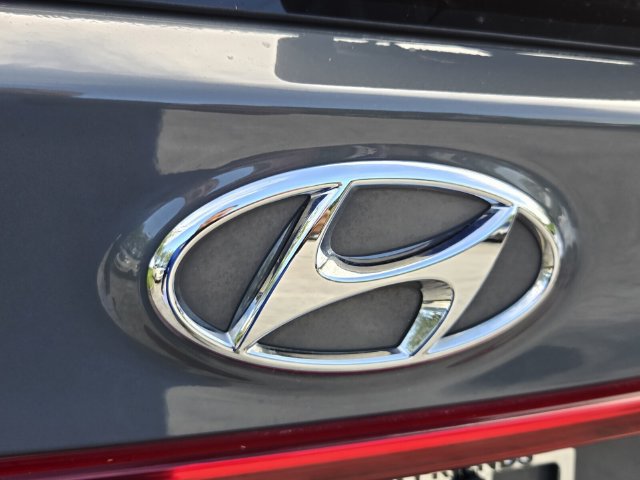 Used 2023 Hyundai Santa Fe SEL FWD image 11