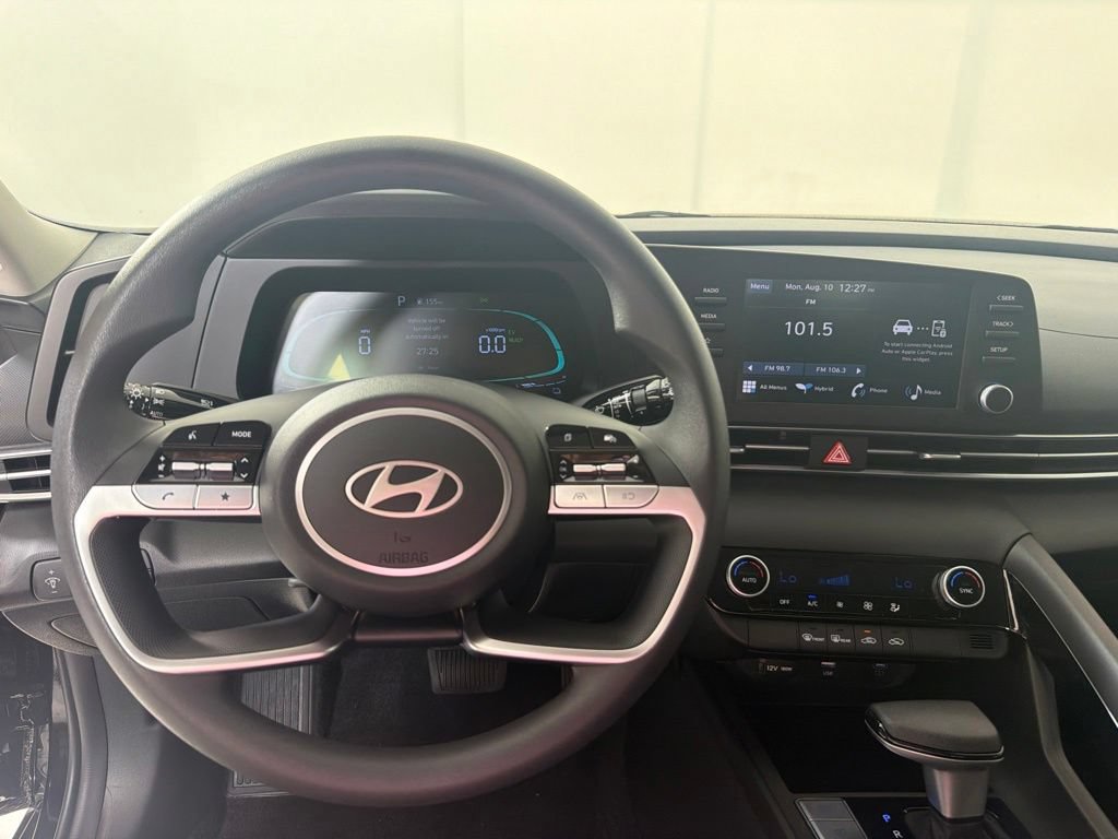 Used 2025 Hyundai Elantra Hybrid FWD image 16