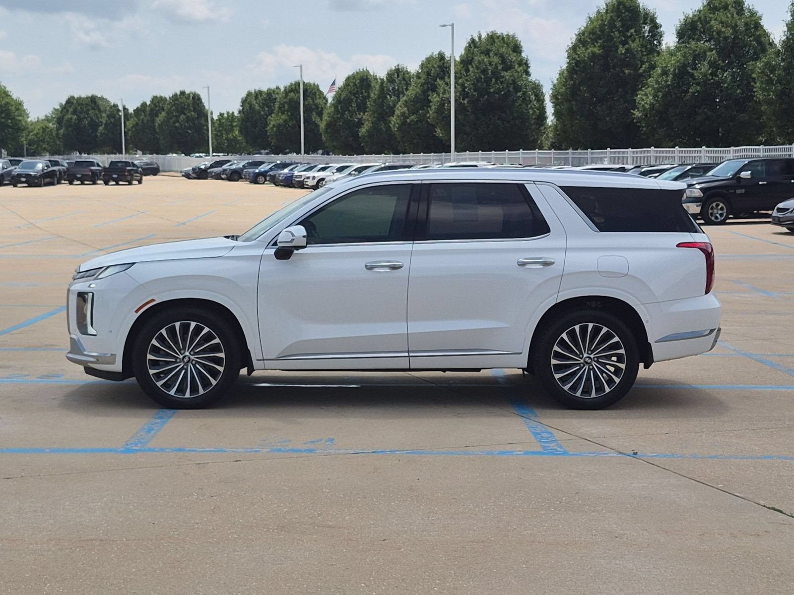 Used 2023 Hyundai Palisade Calligraphy w/ Cargo Package AWD/4WD image 9