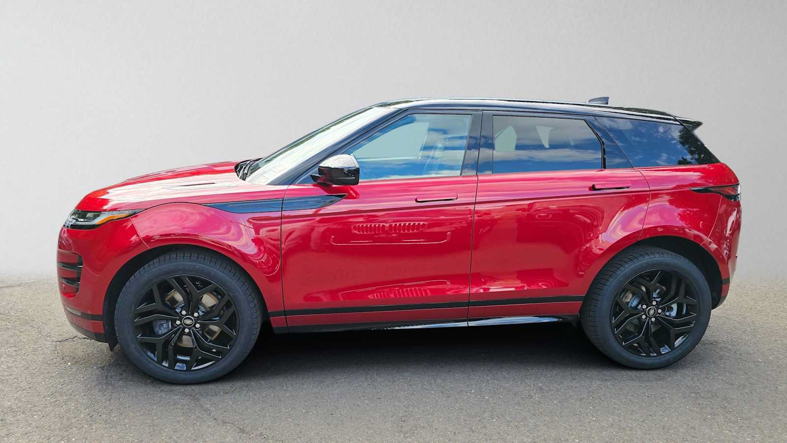 Used 2023 Land Rover Range Rover Evoque R-Dynamic SE AWD/4WD image 6