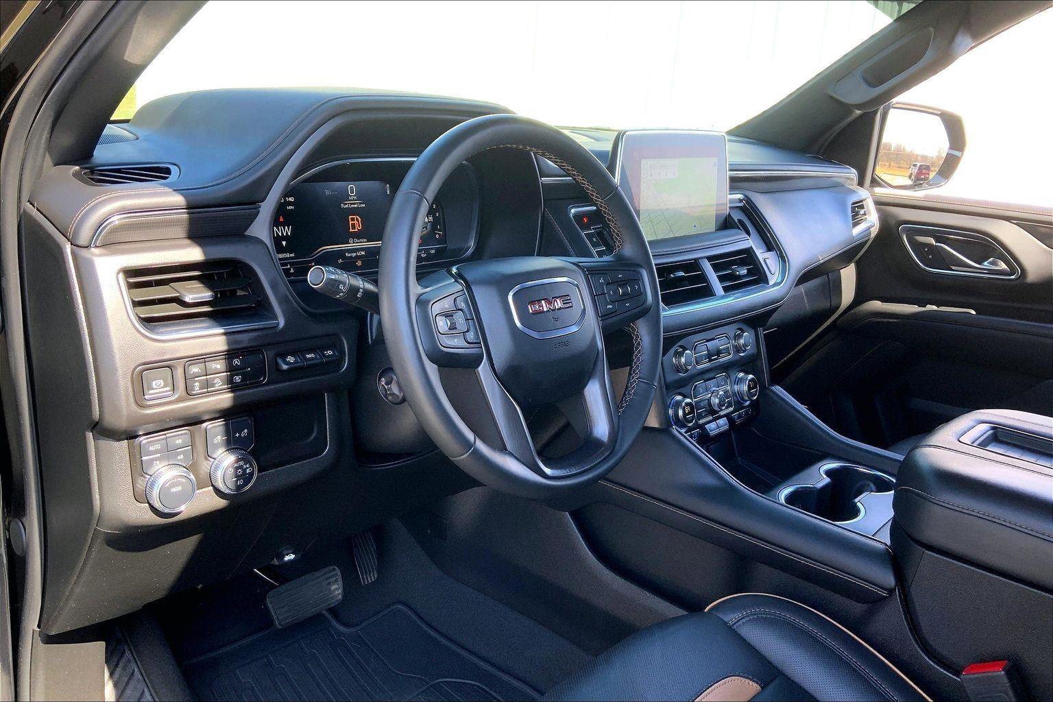 Used 2024 GMC Yukon AT4 w/ Technology Package image 2