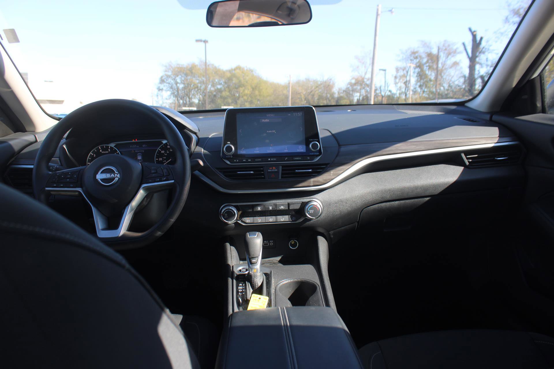 Used 2025 Nissan Altima 2.5 SV image 17