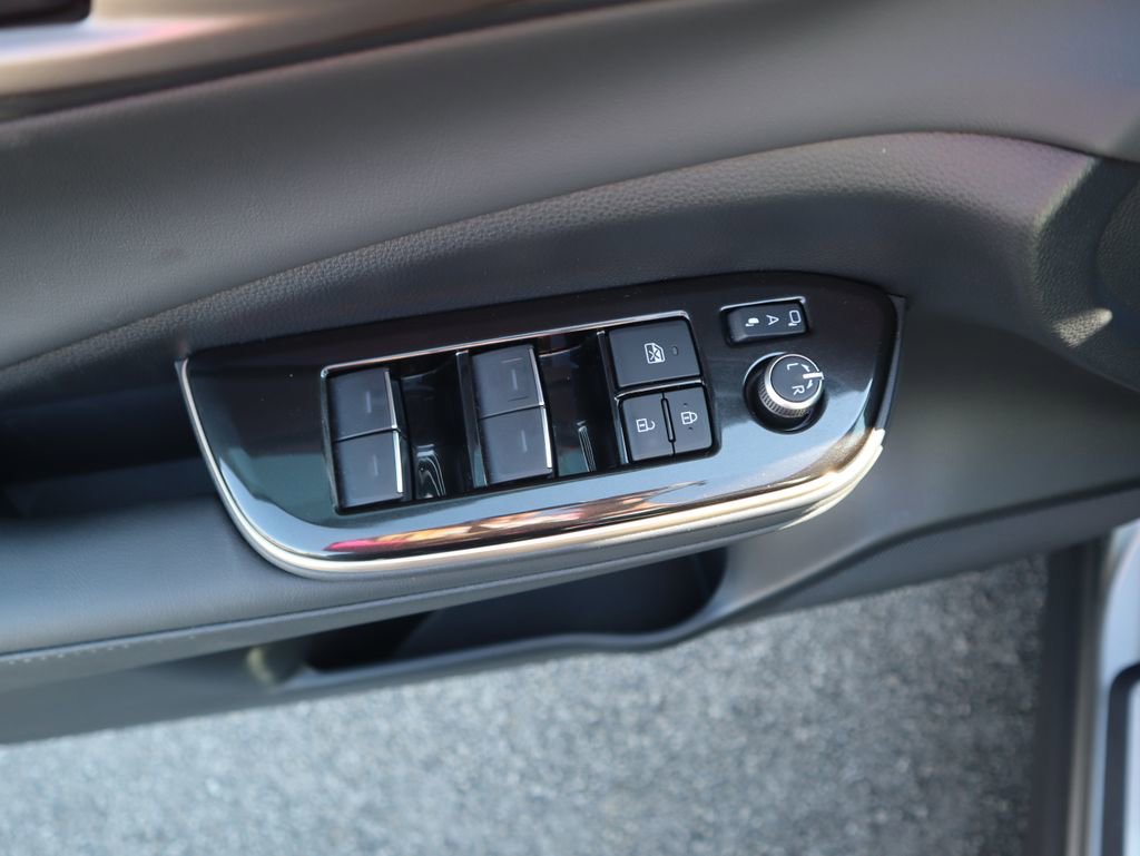 Used 2024 Toyota Crown Limited image 19