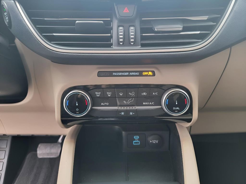 Used 2022 Ford Escape SE image 23