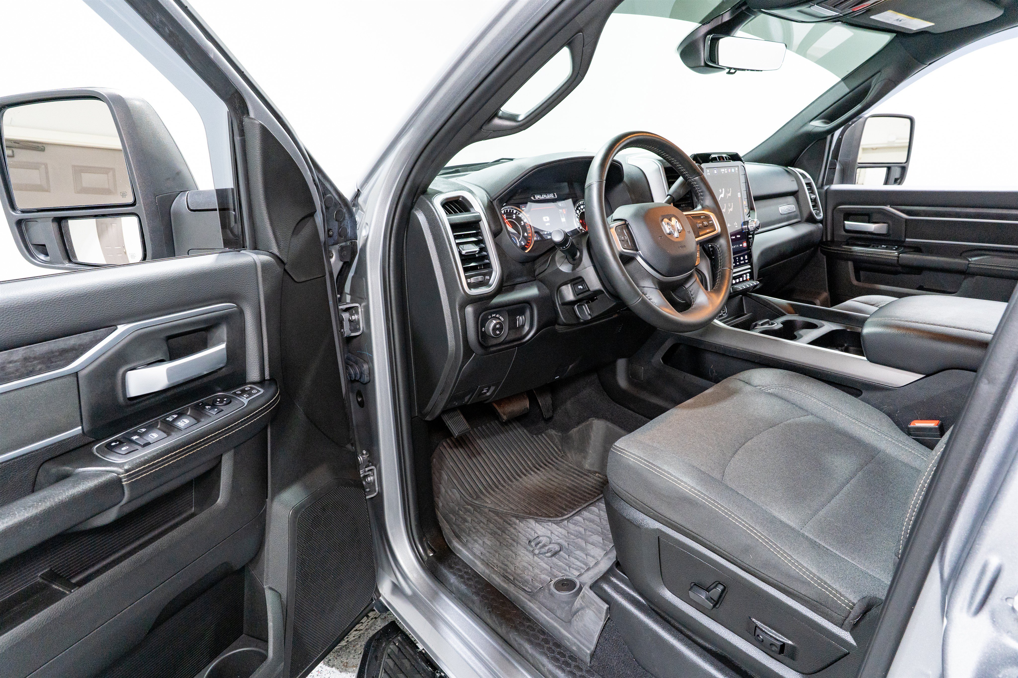 Used 2024 RAM 3500 Big Horn w/ Night Edition AWD/4WD image 16