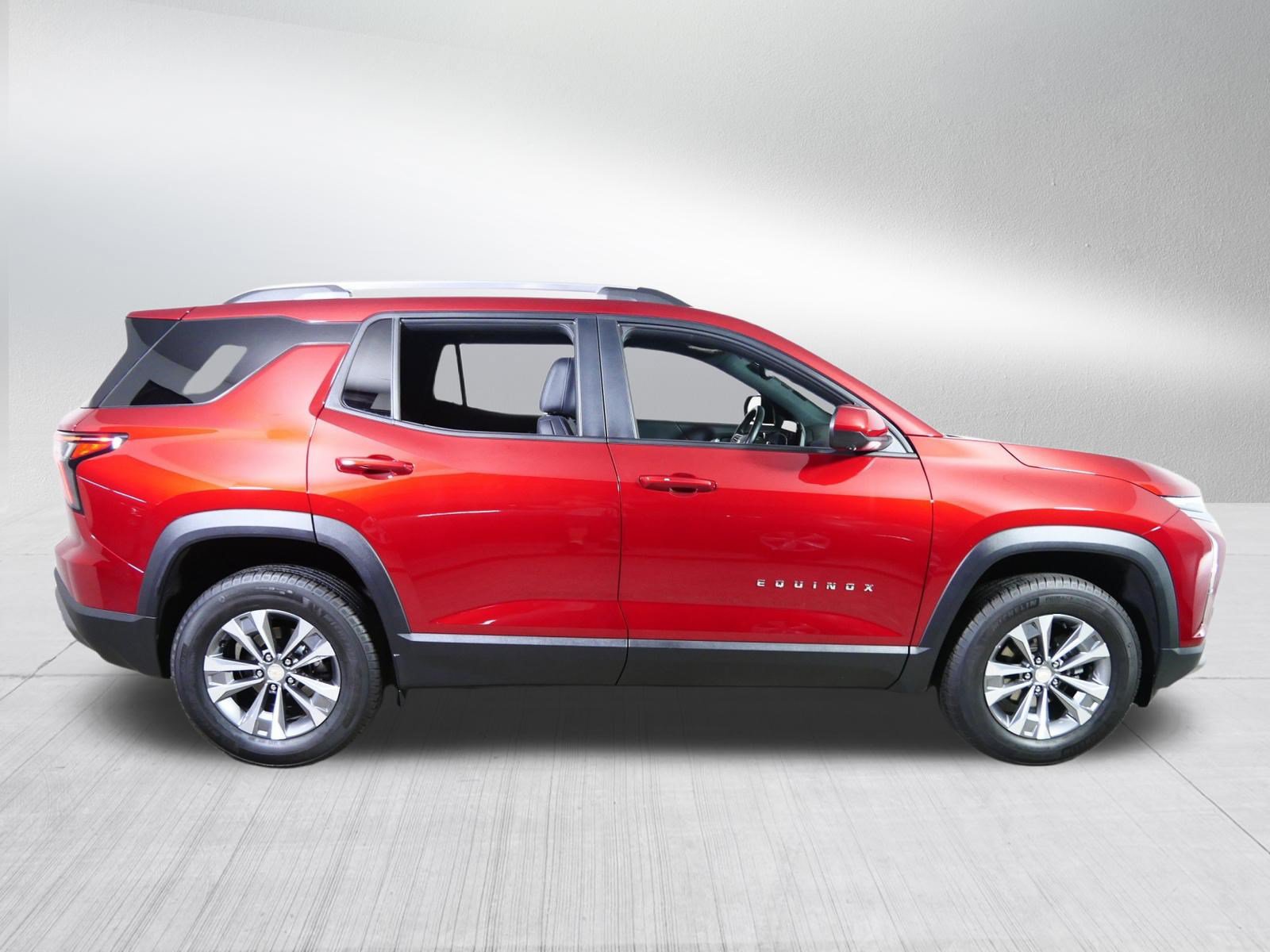 Used 2025 Chevrolet Equinox LT w/ Convenience Package II AWD/4WD image 8