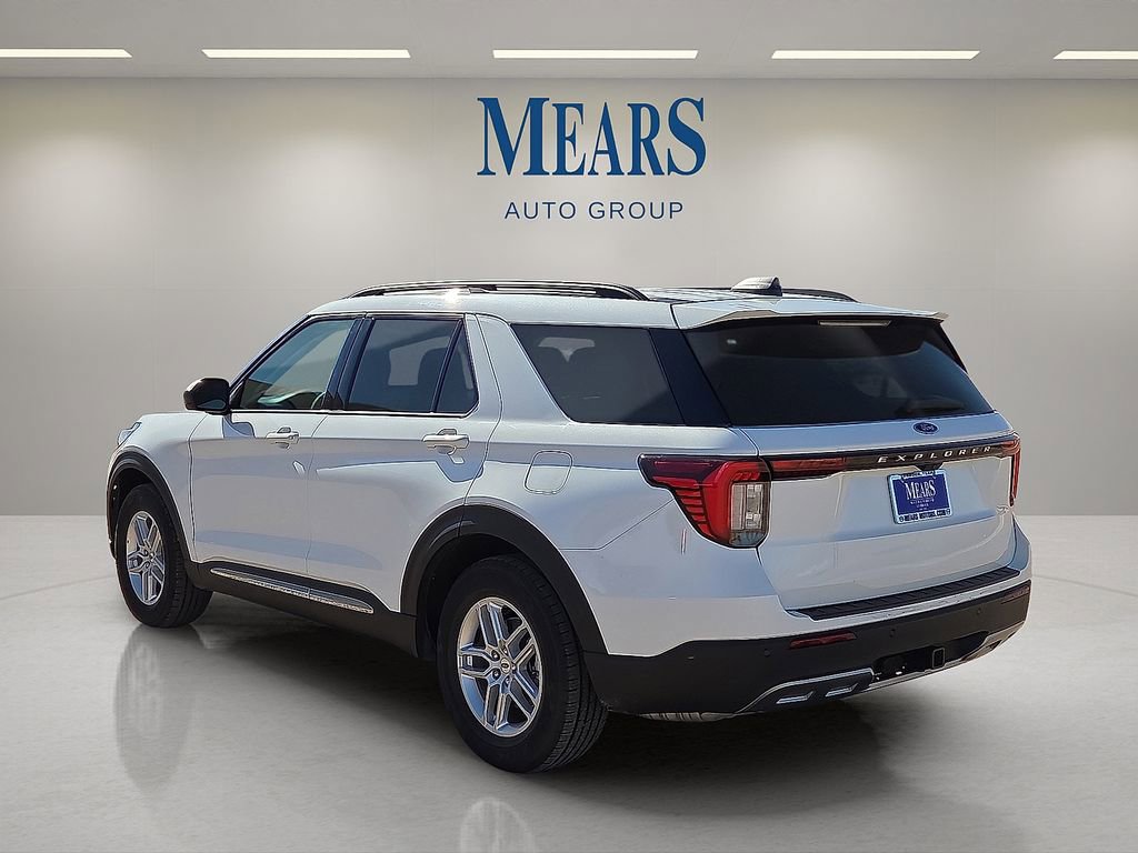 Used 2025 Ford Explorer Active w/ Active Comfort Package image 3