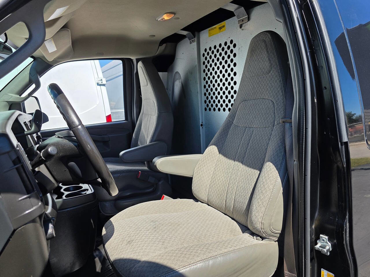 Used 2023 GMC Savana 3500 Extended w/ Driver Convenience Package image 11