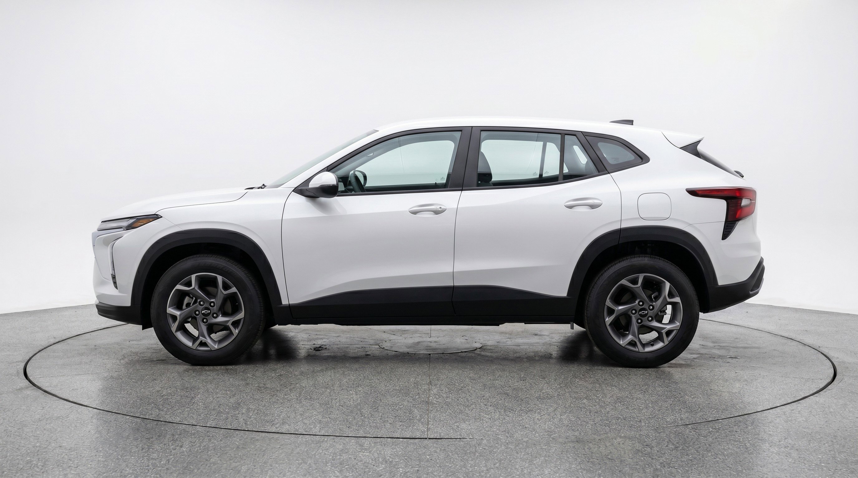 Used 2025 Chevrolet Trax LT FWD image 5
