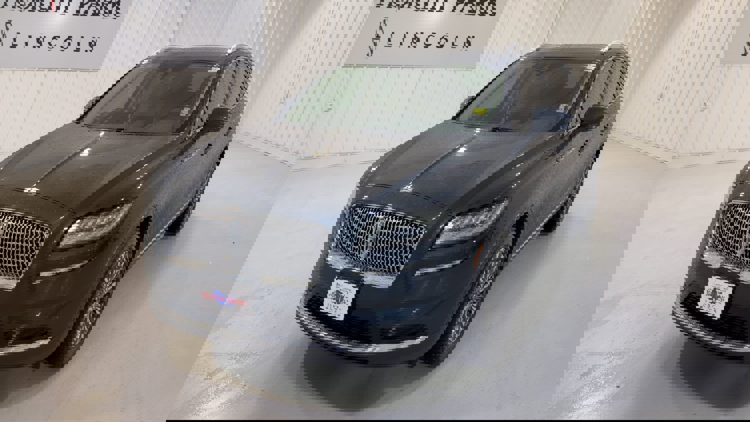 Used 2023 Lincoln Nautilus AWD w/ Premium Package image 4