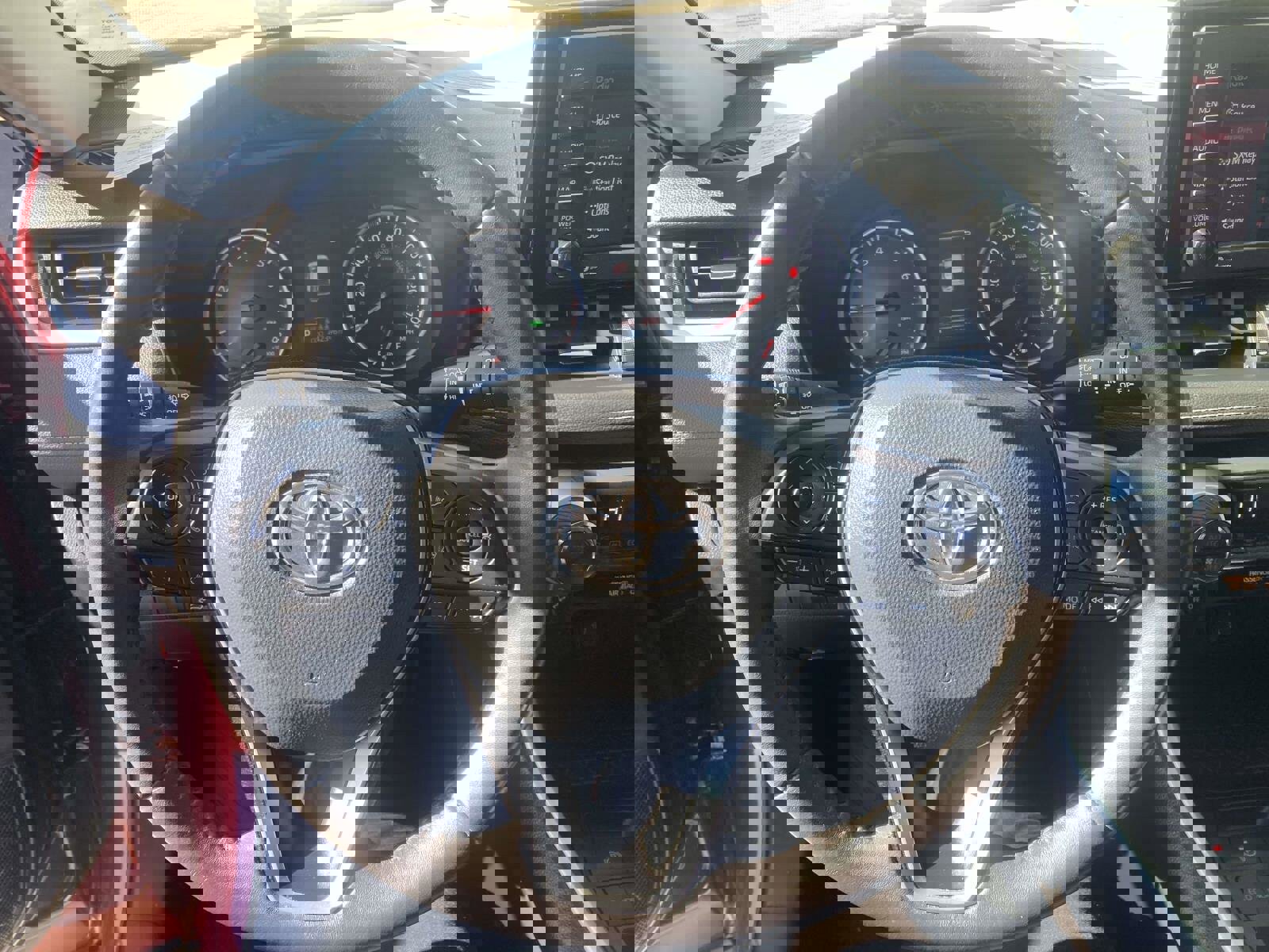 Used 2021 Toyota RAV4 XLE Premium image 30