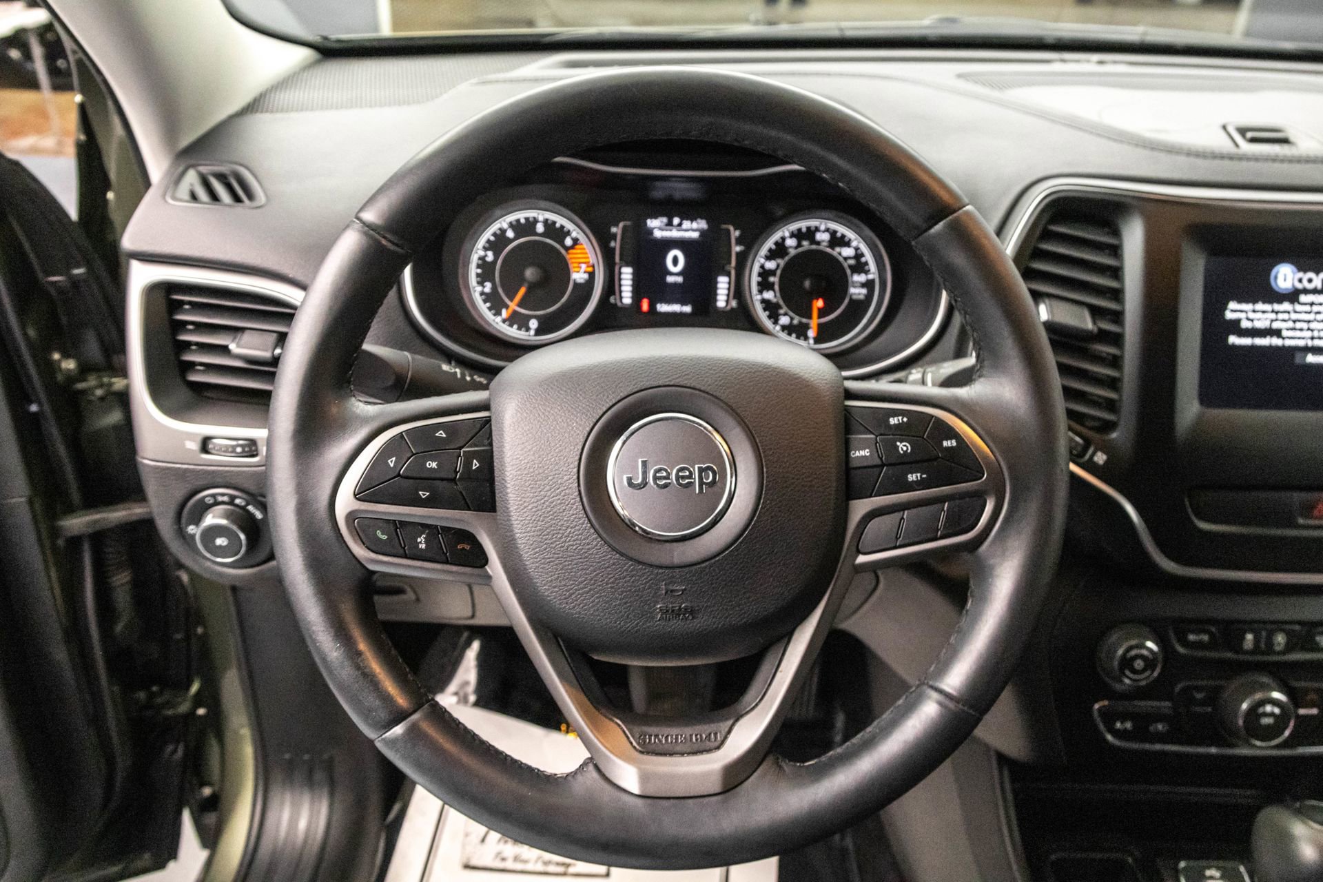 Used 2019 Jeep Cherokee Latitude Plus image 24