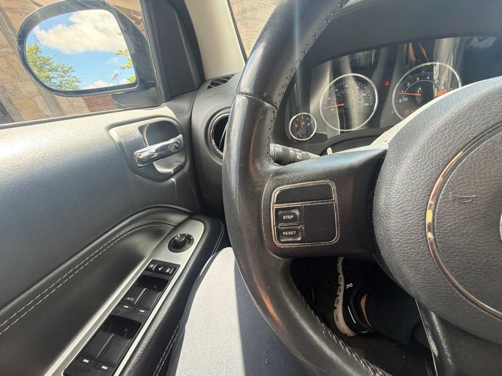 Used 2014 Jeep Compass Latitude FWD image 10