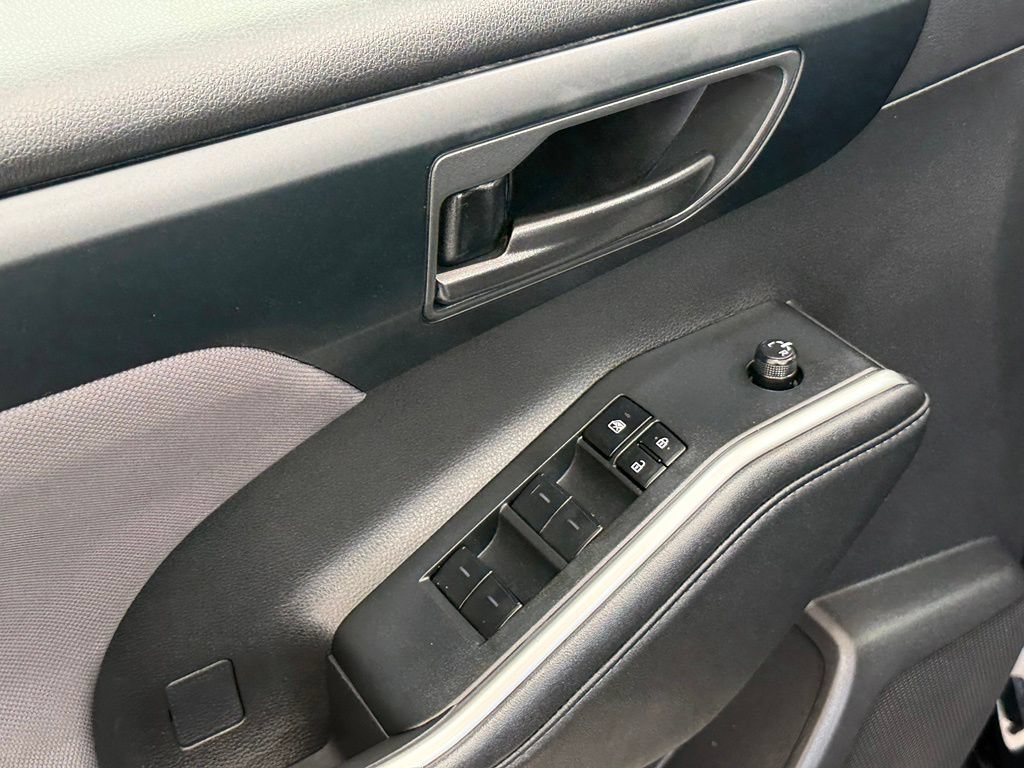 Used 2024 Toyota Highlander LE AWD/4WD image 16