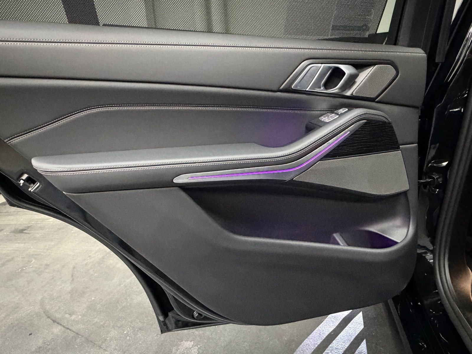 Used 2025 BMW X7 xDrive40i w/ Executive Package image 38